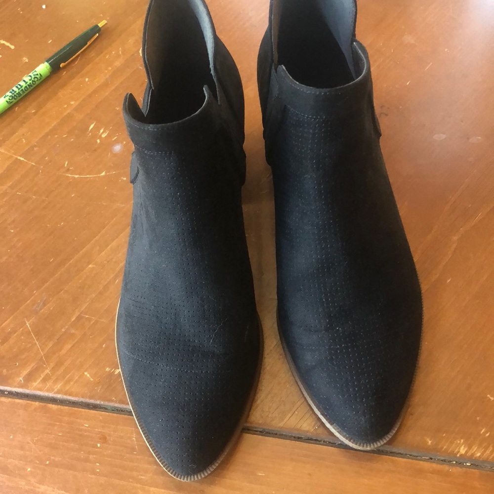 Black dress boots